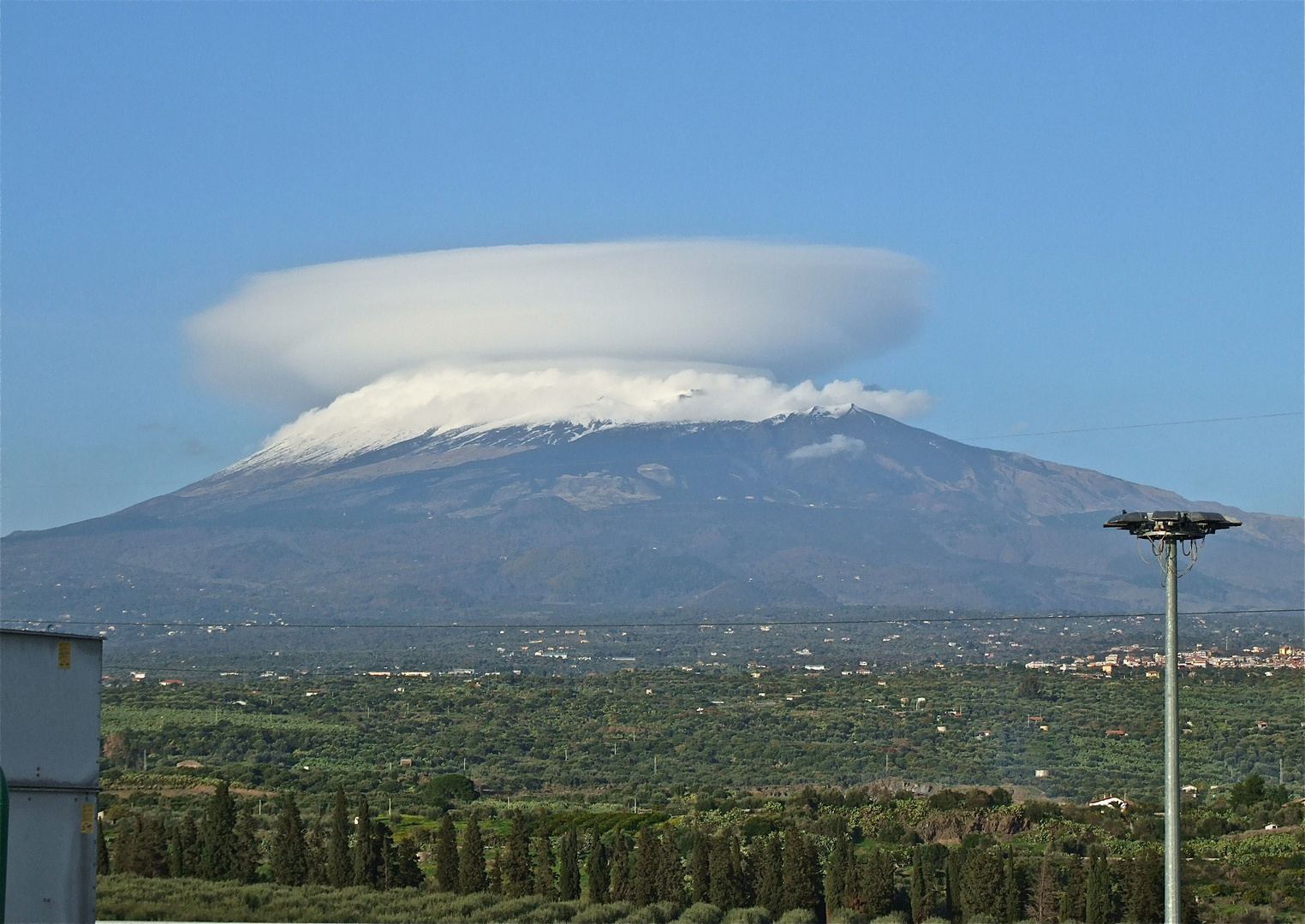 Un cappello per l'Etna