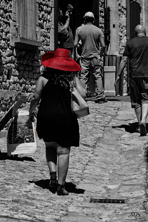 Un chapeau rouge 