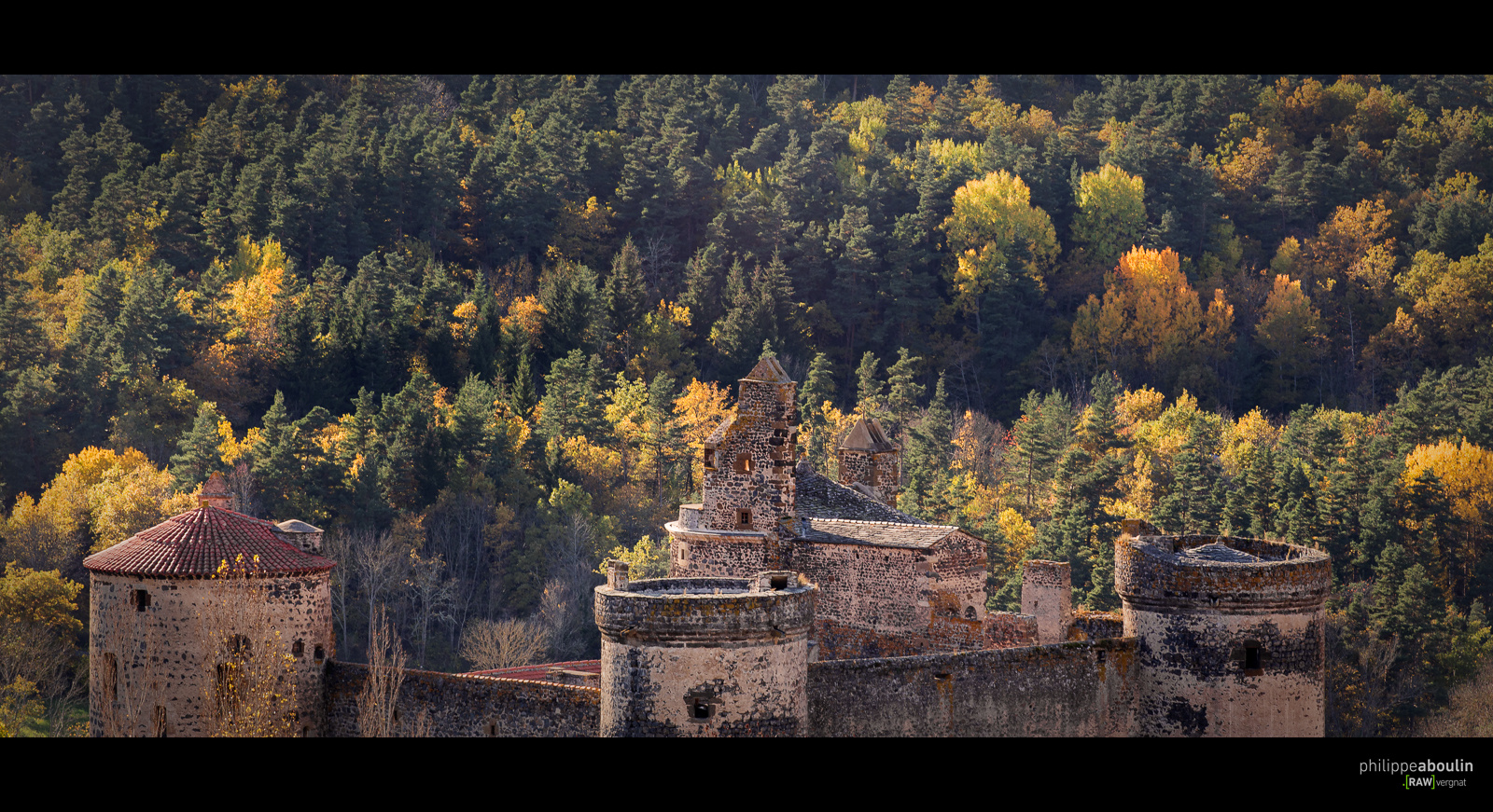 Un chateau en automne