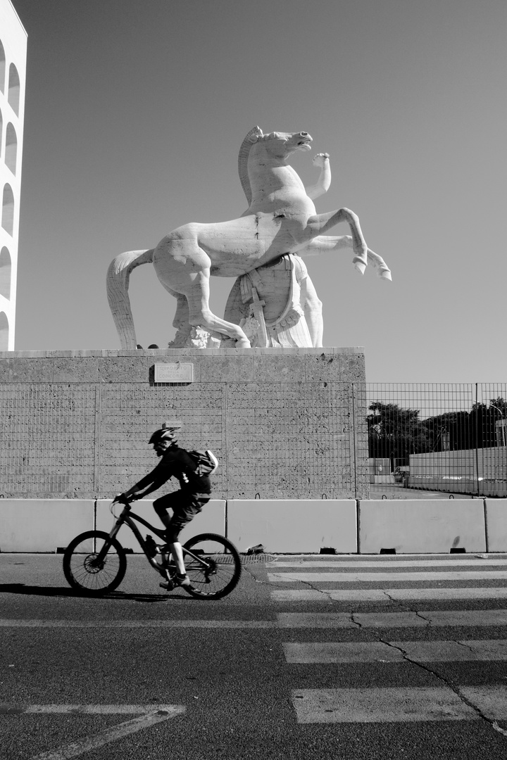 Un ciclista all'Eur