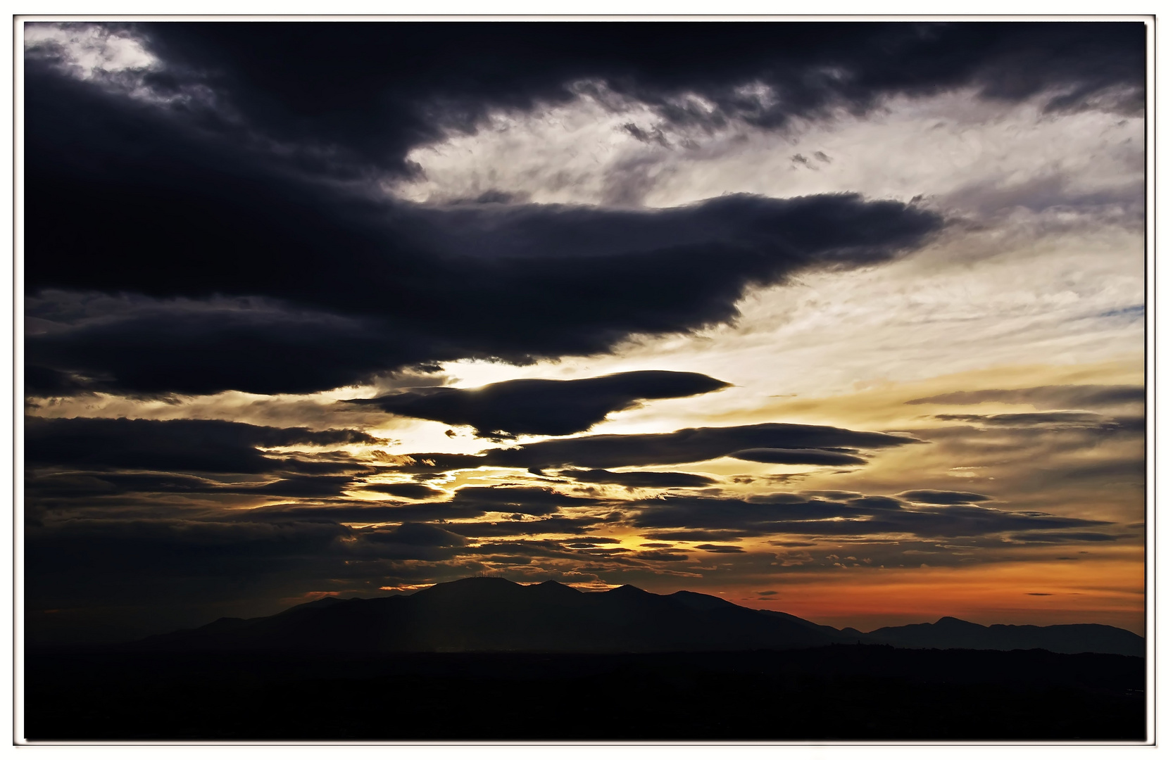 un ciel d encre......en contre jour...