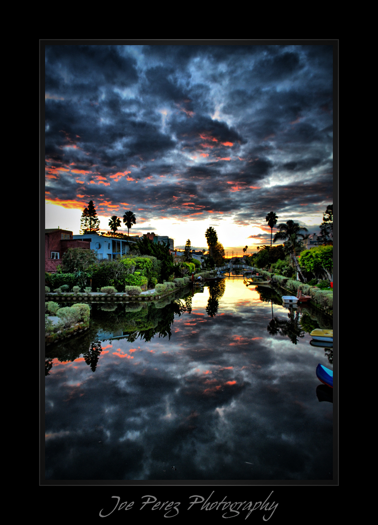 UN CIELO SOBRE EL CANAL DE VENICE BEACH