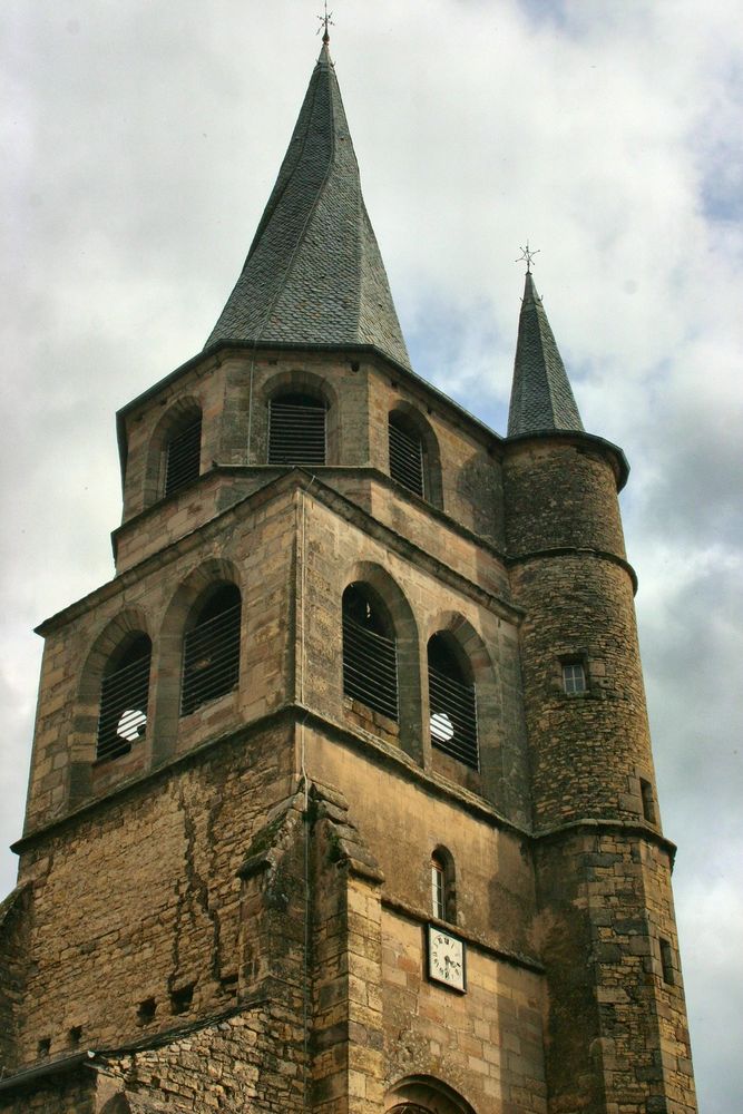 UN CLOCHER REMARQUABLE AVEYRON