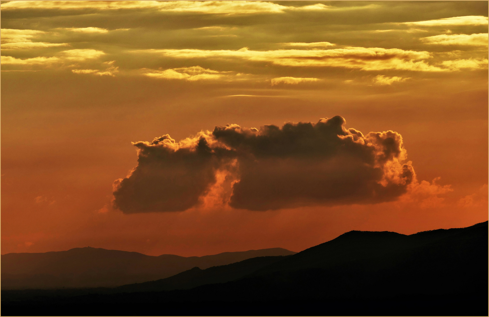 un coucher de soleil  insolite ....