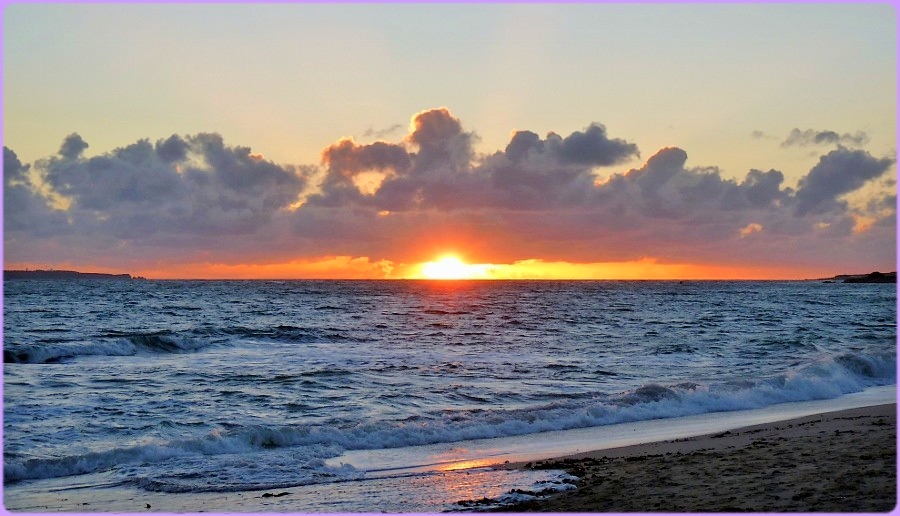 Un coucher de soleil sur la mer