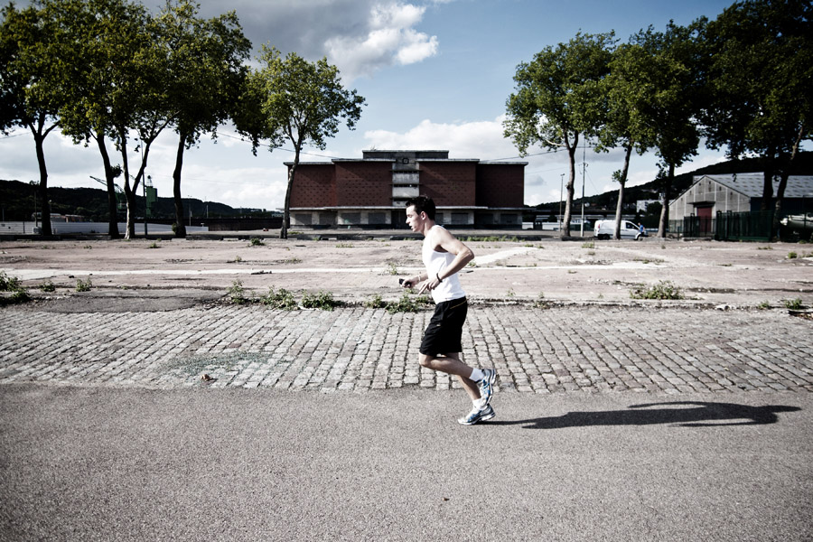 Un coureur en basket