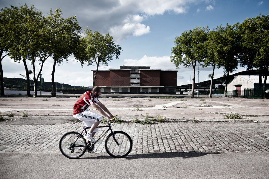 Un cycliste en vélo