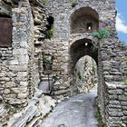 Un des chemins d'entrée de Saignon