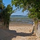 Un des nombreux accès à la plage de Ronce-les-Bains (Charente-Maritime) à marée basse