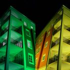 Un edificio di nuova costruzione risplende in diversi colori – ‘8‘