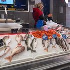 Un étal de poissons au marché de Menton