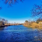 un fleuve en bleu