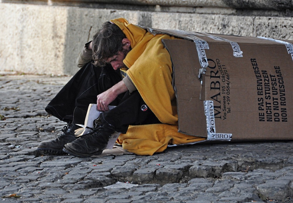 Un giaciglio sulla riva del Tevere