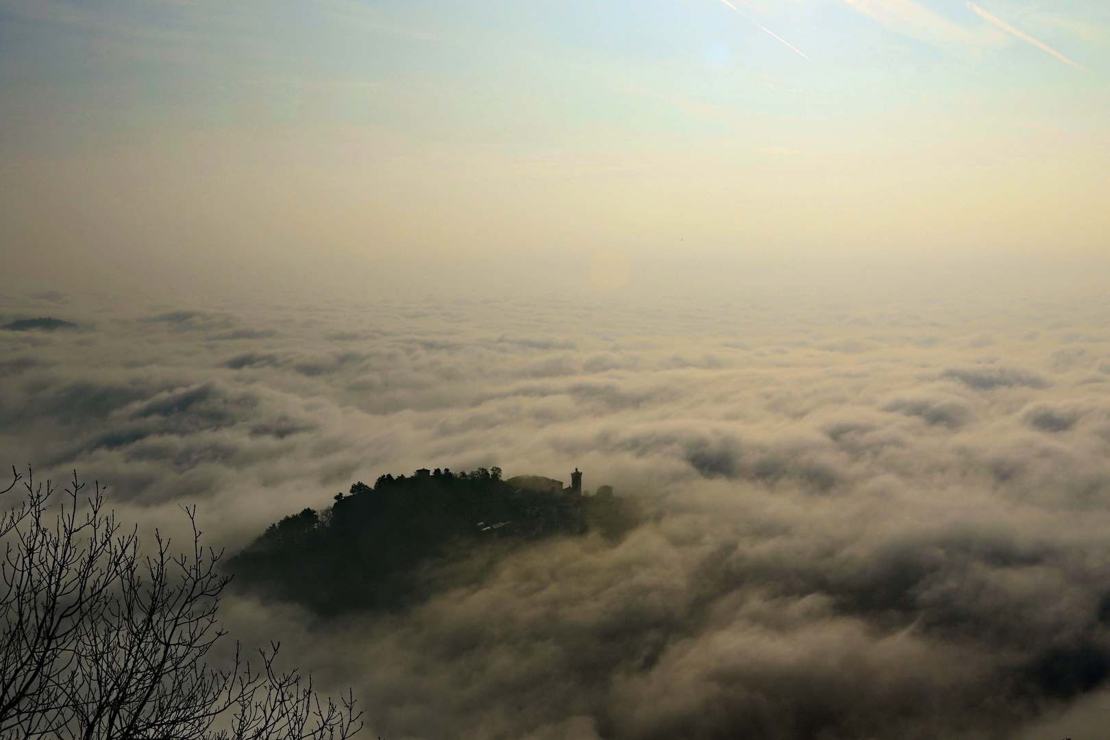 un giorno di nebbia a Santa Maria del monte