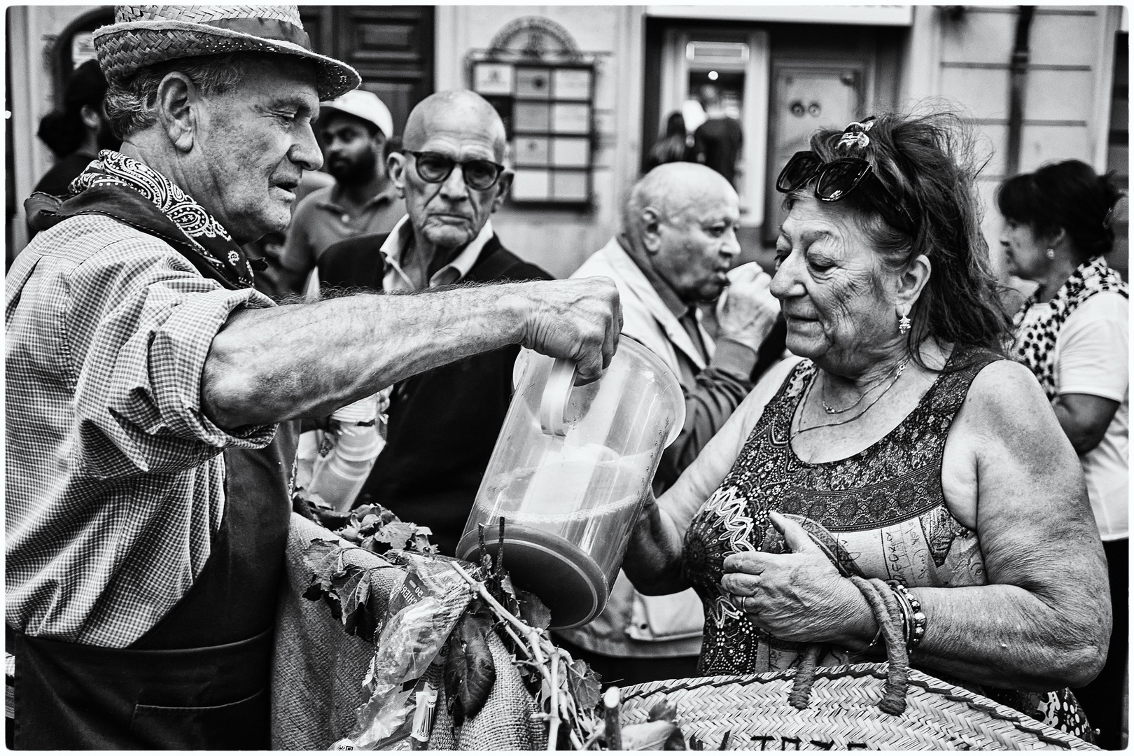 " Un goccietto ,Signò !!! "