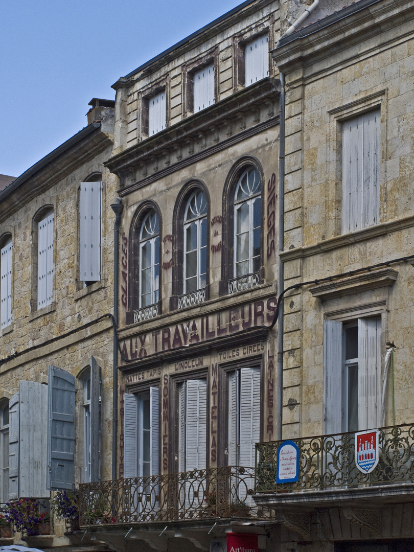 Un „grand magasin“ d’autrefois...au large choix  --  Ein Kaufhaus von früher… mit großer Auswahl 