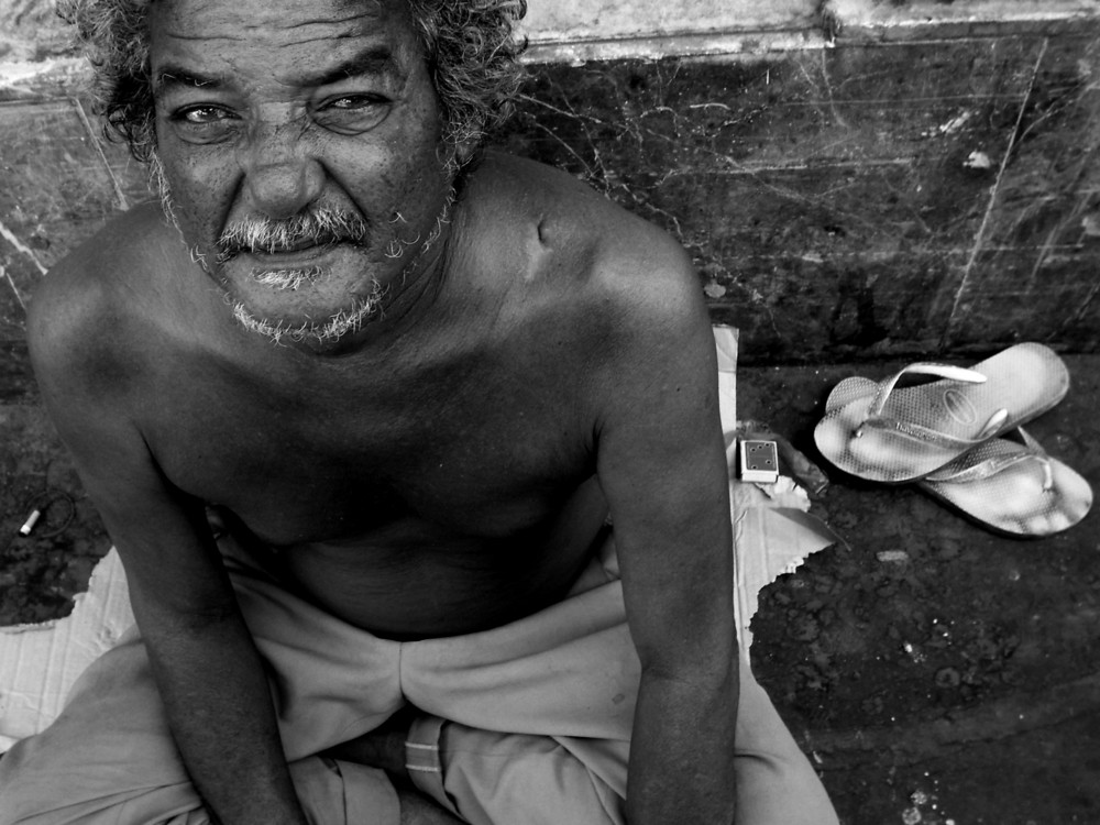 Un hombre en la plaza