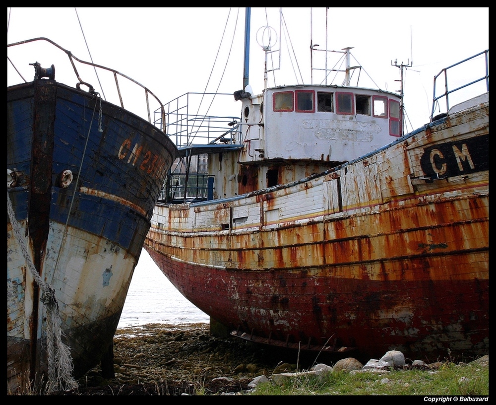 " Un jour gris sur les épaves de Camaret " et non pas les filles de Camaret