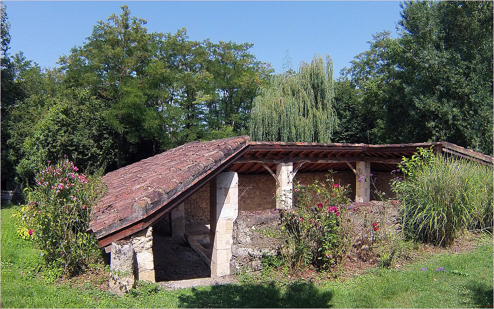 Un lavoir à Valence-sur-Baïse (Gers) - Ein Wäscheplatz in Valence-sur-Baïse (Gers)