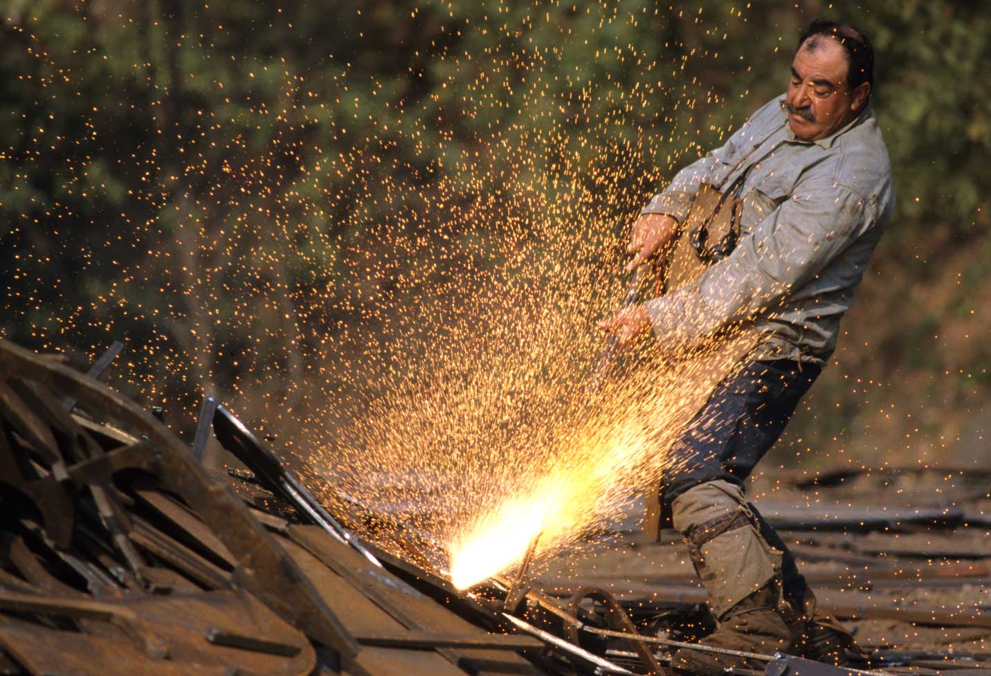 UN LAVORO FIAMMEGGIANTE