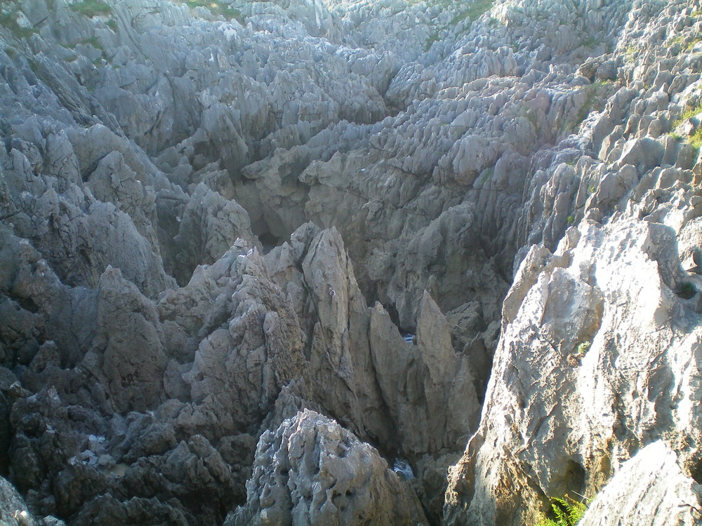 UN MAR DE PIEDRA