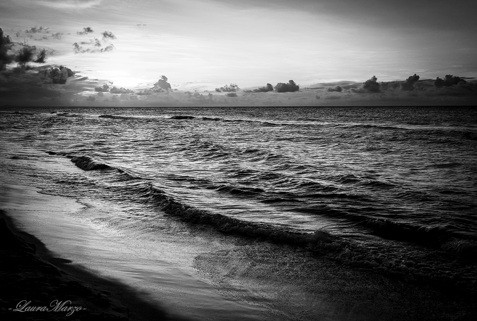 Un mar en blanco y negro