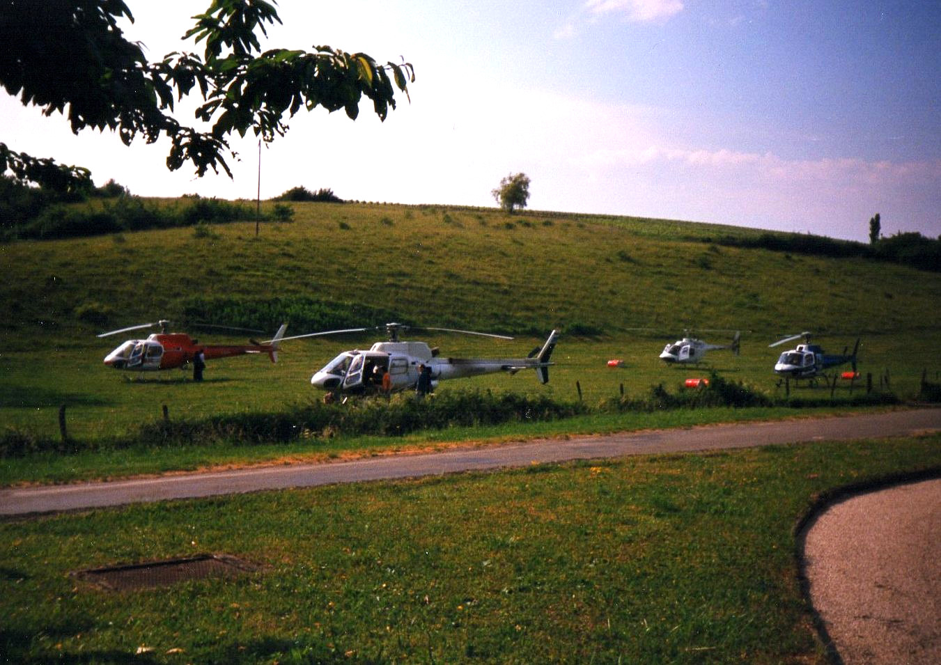 UN MATIN DE JUIN 1998 A LA SORTIE DE PASSENANS