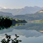 Un matin, le lac de Lungern et les Alpes bernoises ...