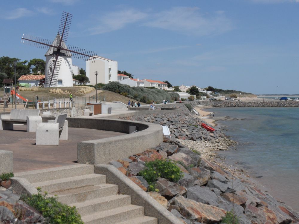 Un moulin à LA TRANCHE SUR MER (Vendée) - France - ,Juillet 2011