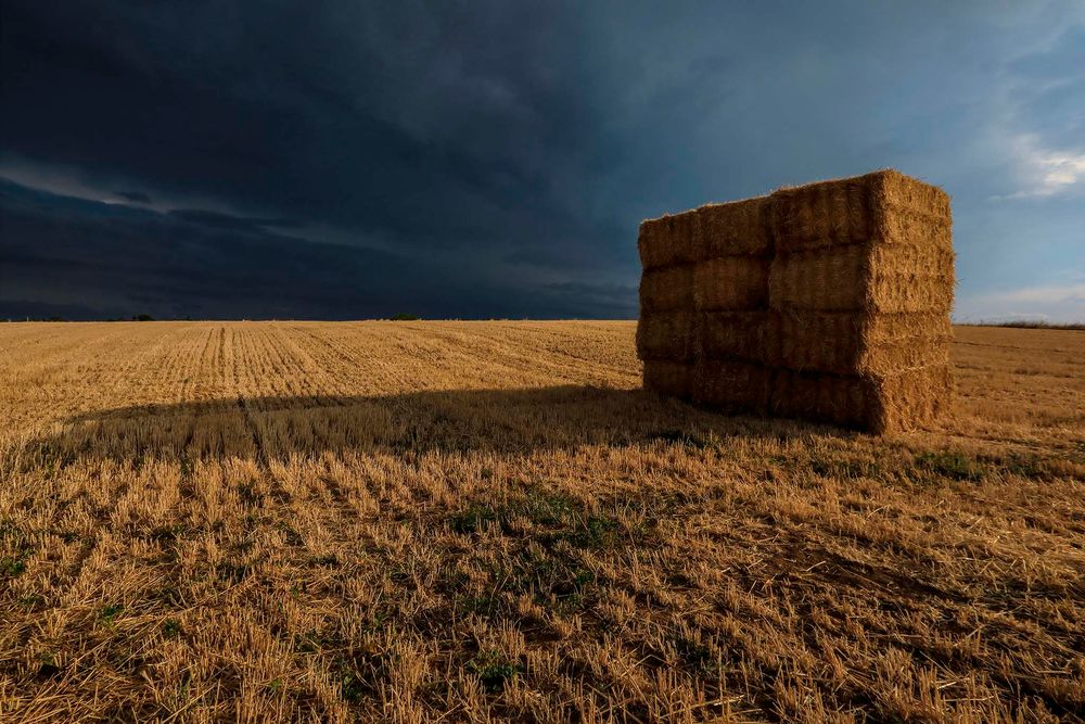 un mucchio di balle con temporale