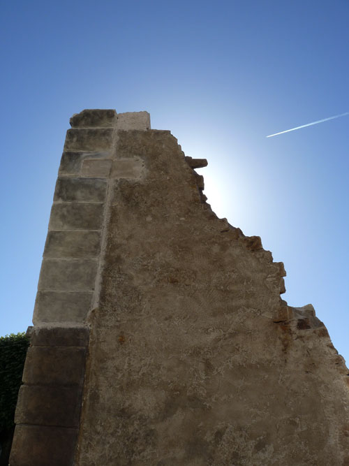 Un mur tombé du ciel à Nantes de AlyetteL 