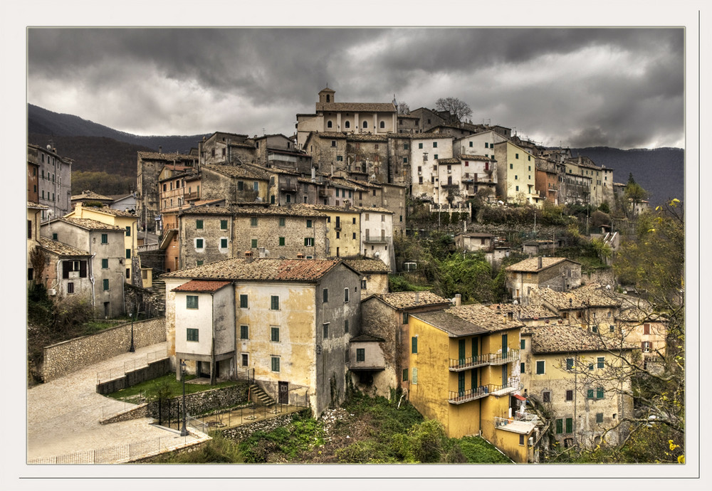 Un paesino tra le montagne