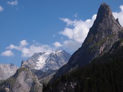 un pain de sucre en savoie devant un glacier!!!!!