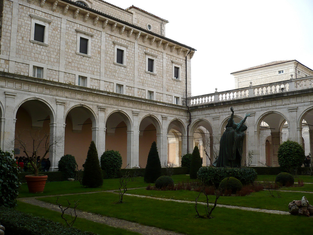 Un particolare di una grande abbazia: " Montecassino"