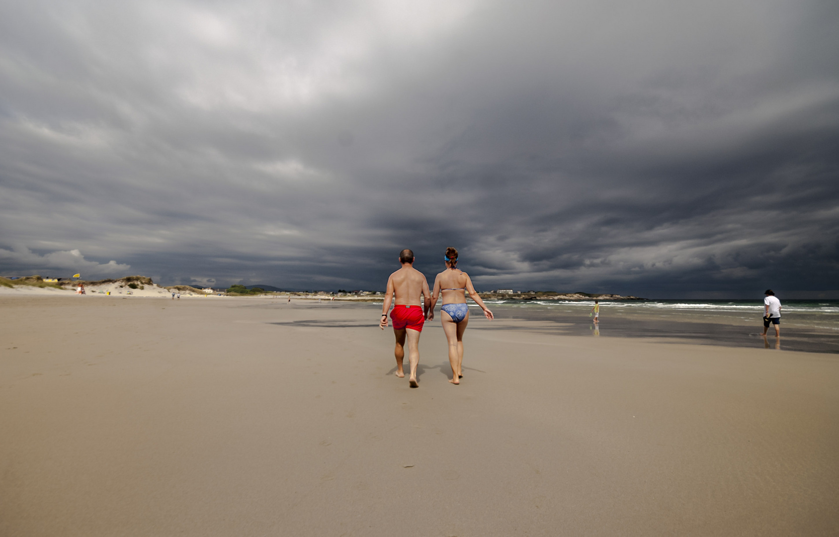 UN PASEO POR LA PLAYA DE AREALONGA