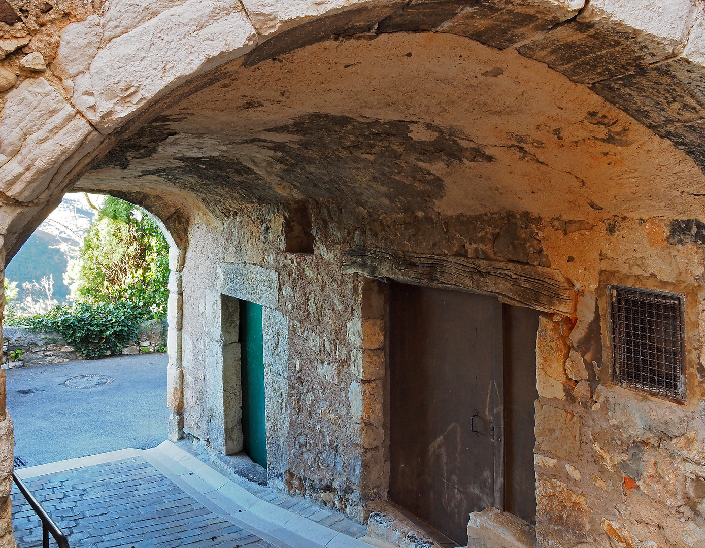 Un passage voûté à Saint-Cézaire-sur-Siagne