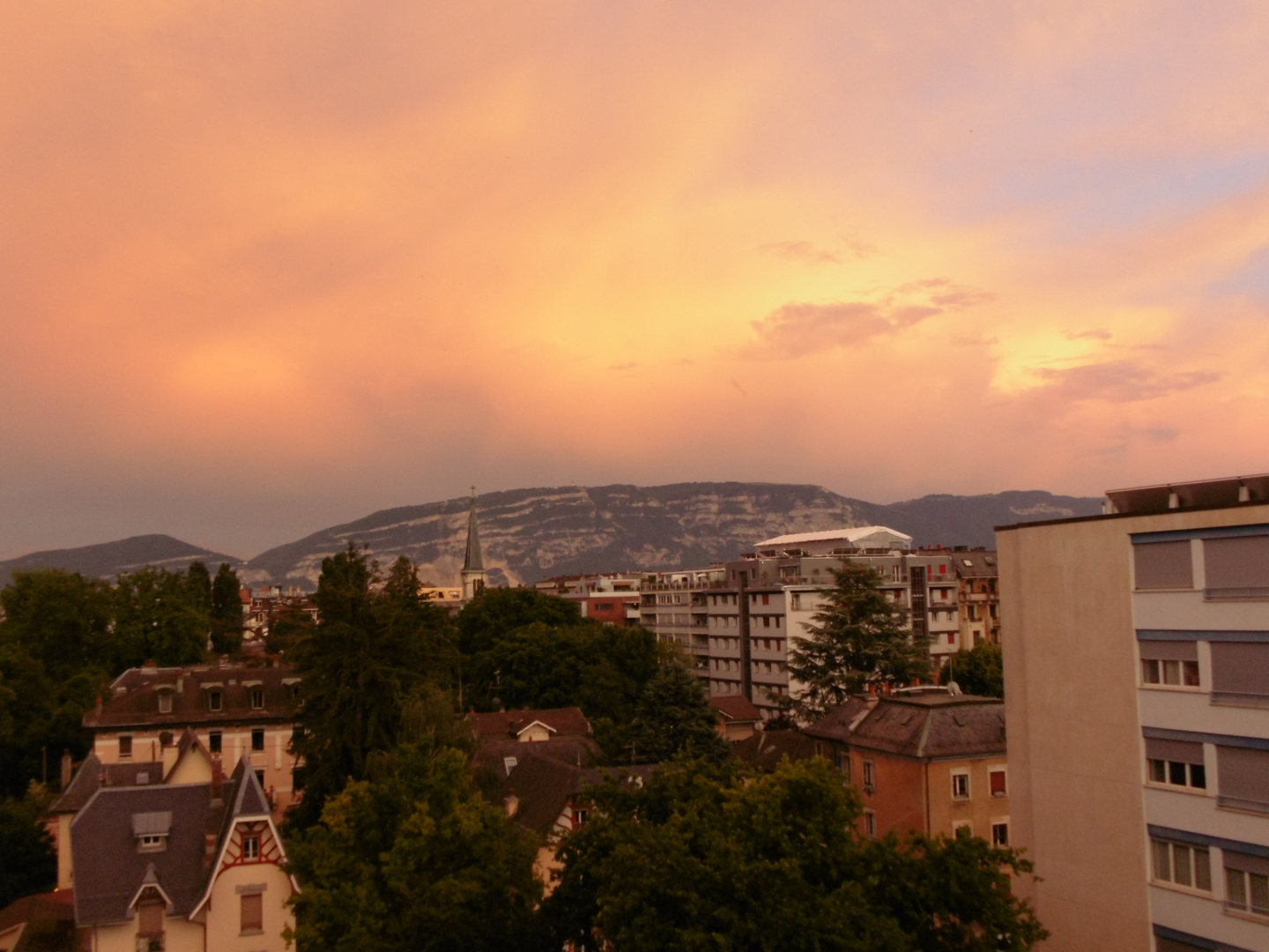 Un paysage au crépuscule.