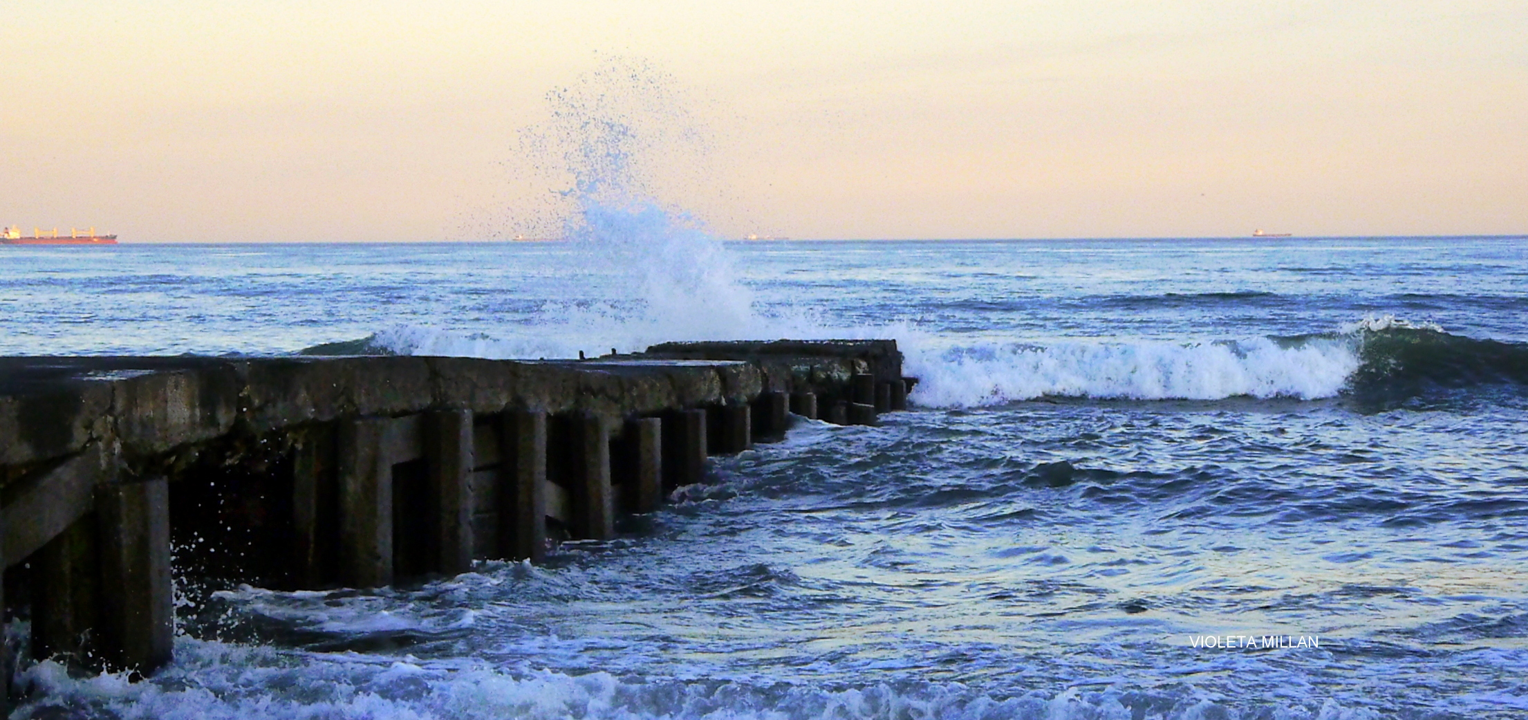 UN PEQUEÑO Y VIEJO MUELLE