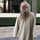 Un personnage insolite sur la place de l'Hôtel de Ville d' Augsbourg 