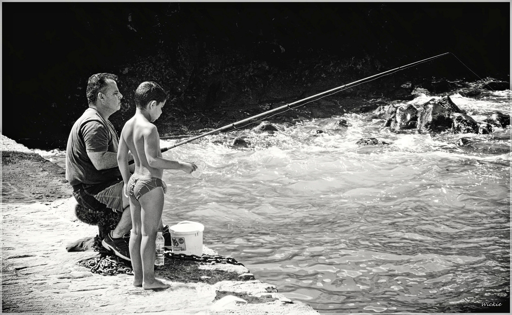 Un pescadito papá.