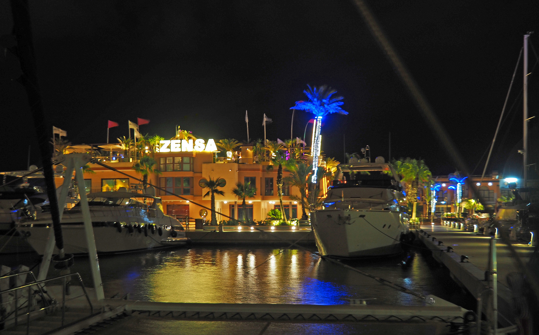 Un petit coin de port la nuit