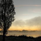 Un petit matin d'automne froid avec une légère brume au levé du soleil...