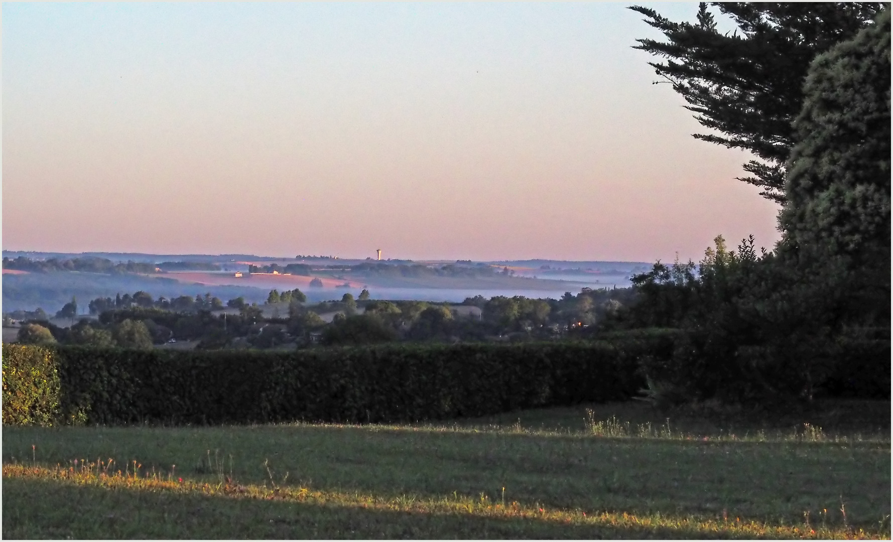 Un petit matin de juillet sur la vallée de la Baïse