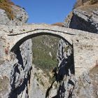 un petit pont de pierres