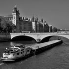 un petit smack de Paris à  toutes les dames de FC...