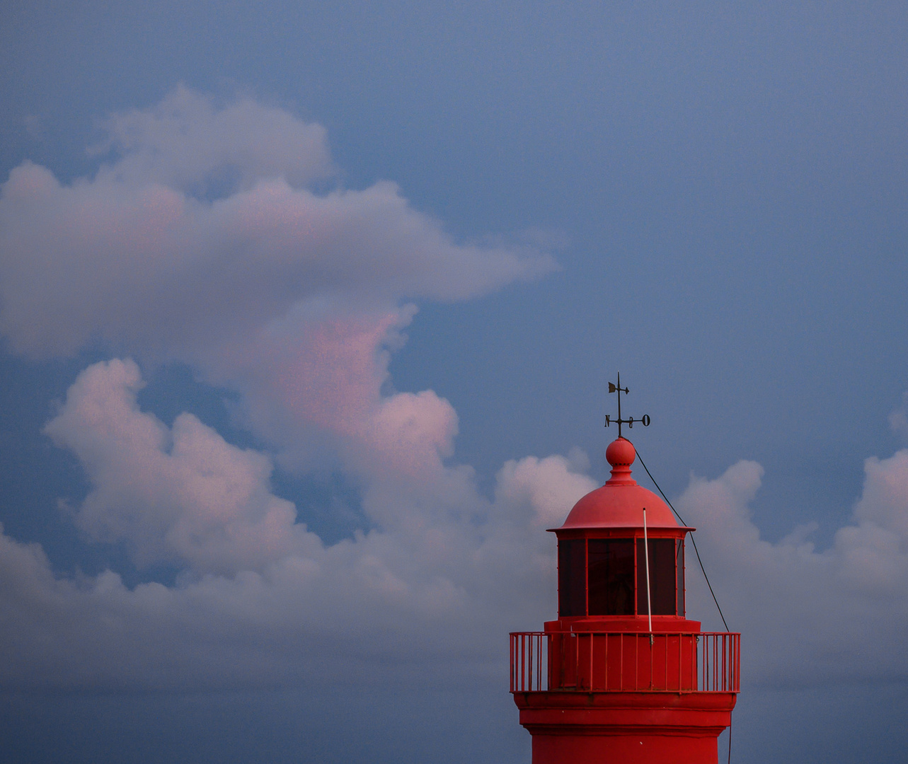 un phare, un ciel