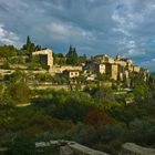 Un point de vue sur le village de Gordes dans le Lubéron, Vaucluse, France