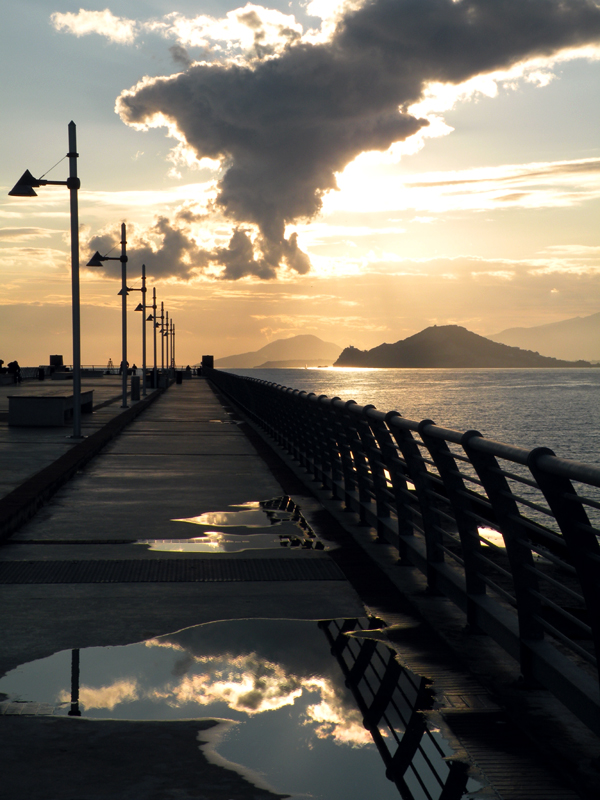 un ponte attraverso il mare