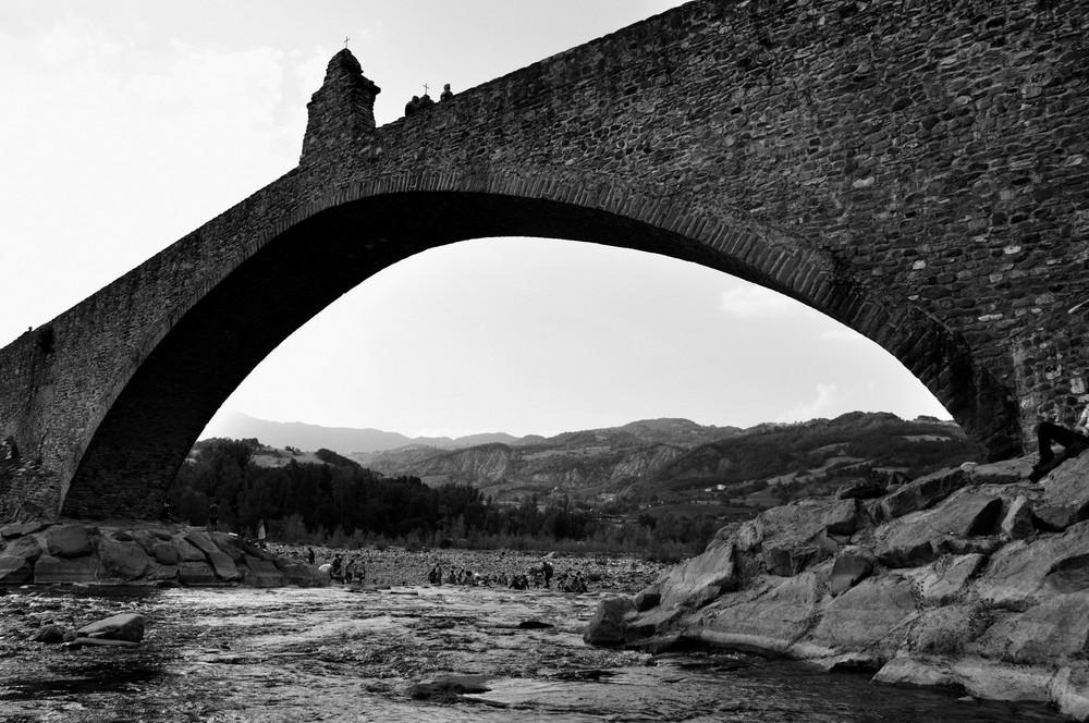 un ponte sul fiume ...... Trebbia