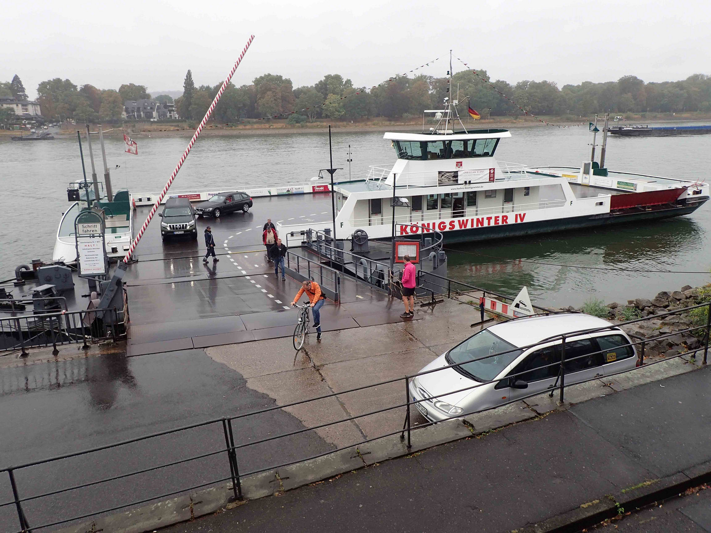 un port sur le Rhin